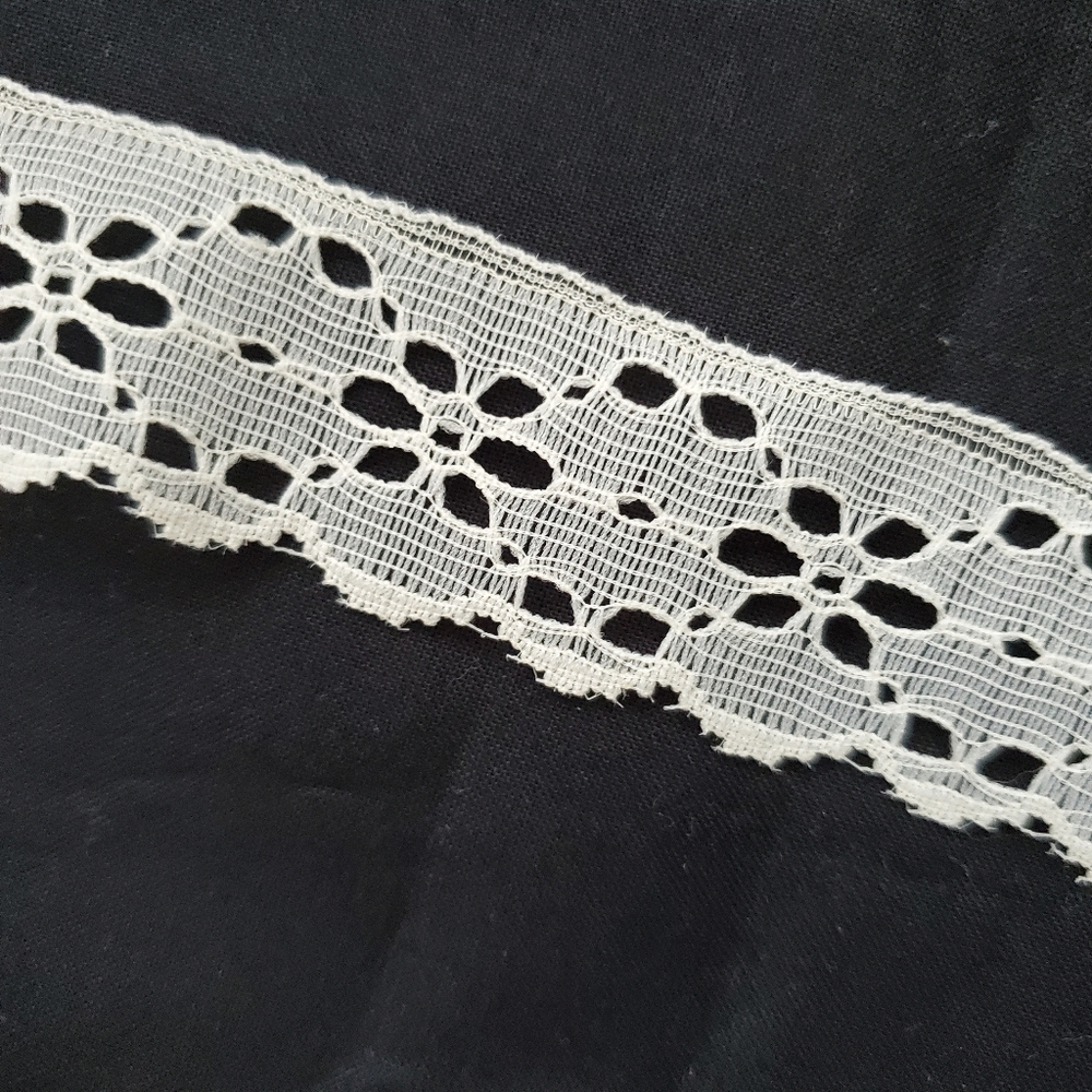 Ecru Beige Lace Trim - 10 yds